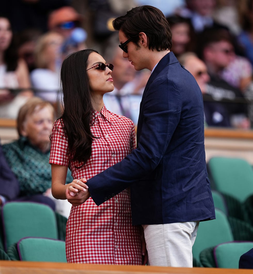 Olivia Rodrigo and Louis Partridge 